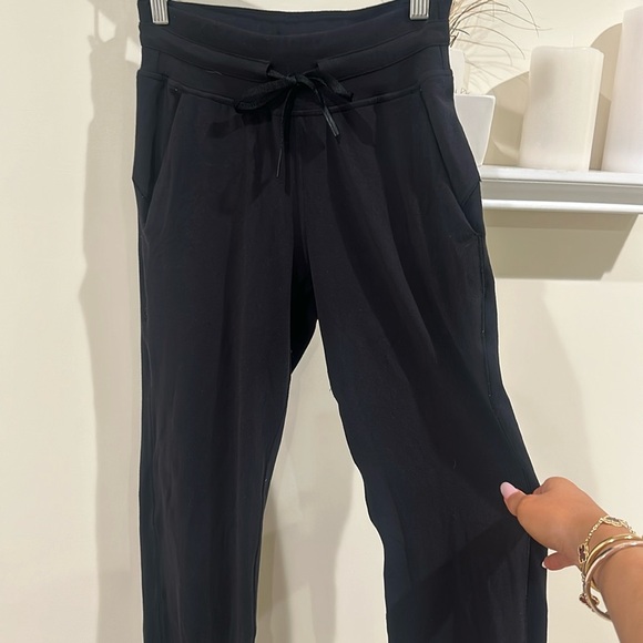 BLACK LULU JOGGERS size 4 - Picture 1 of 4